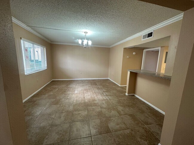 Building Photo - ONE MONTH FREE - 2br - 1000ft2 - Affordabl...