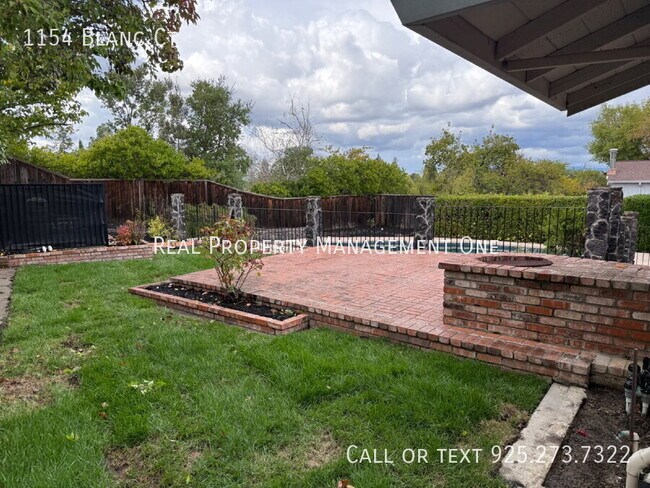 Building Photo - 1154 Blanc Ct