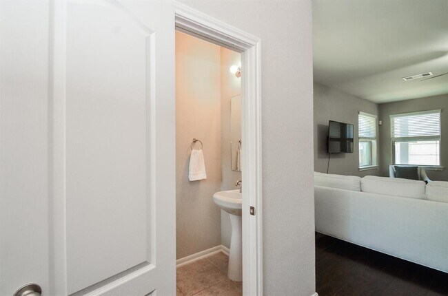 Building Photo - 1627 Summer City Dr
