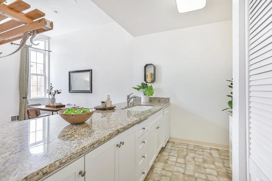 Kitchen - 516 Martha St