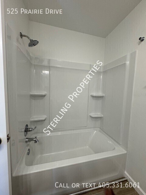 Building Photo - 525 Prairie Dr