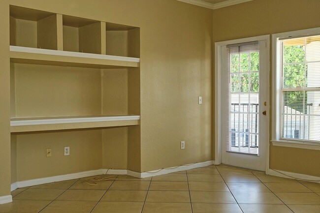 Building Photo - Spacious 2 bed 2 bath condo, split floorplan on the 3rd floor! Gated community at Mosaic at Millenia