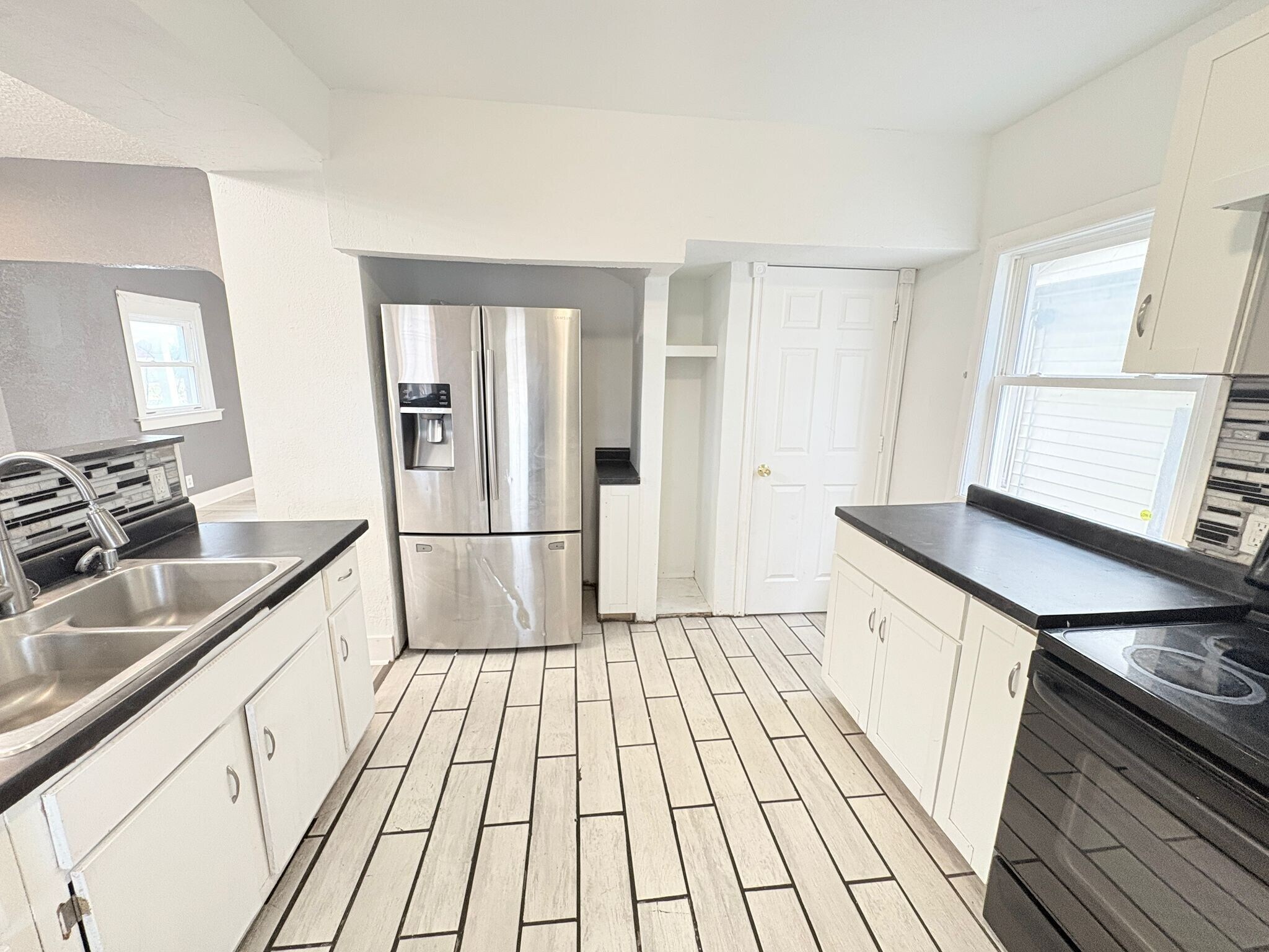 Building Photo - 932 Waverly Ave