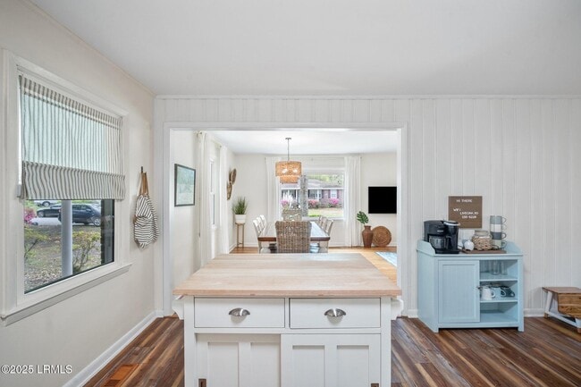 Building Photo - 2411 Acorn Hill Ave