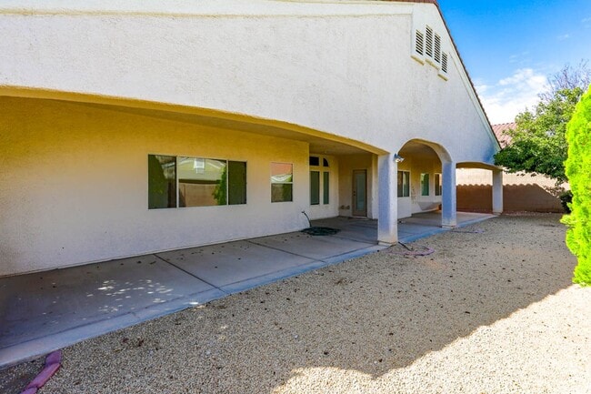 Building Photo - 4 Bed, Single Story Home, In Southwest Gat...
