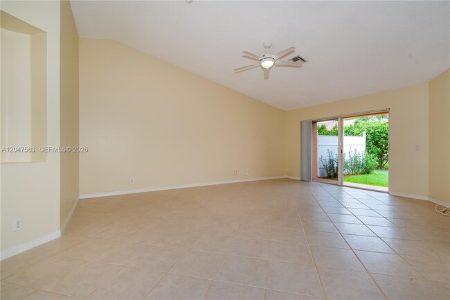 Building Photo - 4152 Pine Ridge Ln