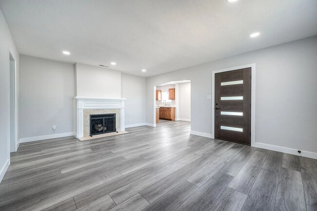 Building Photo - 197 Twin Oaks Cir