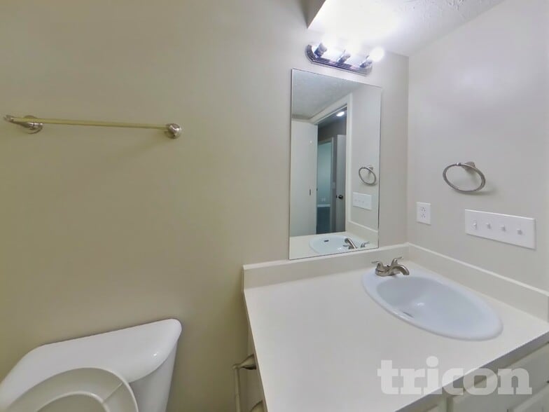 Building Photo - 716 Sweetwater Cir