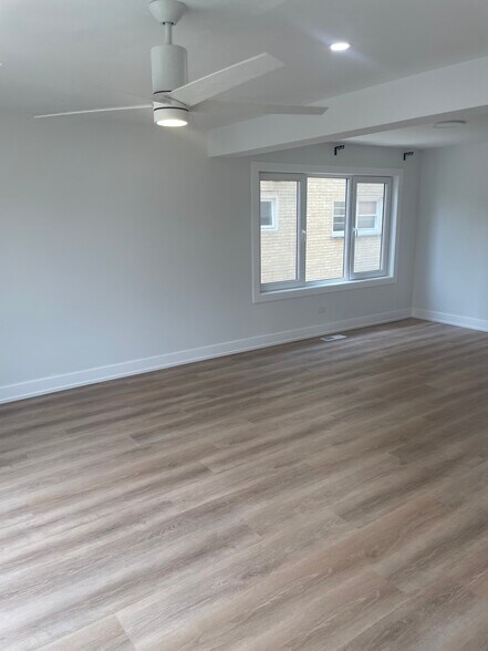 Building Photo - 7854 W Cahill Ter