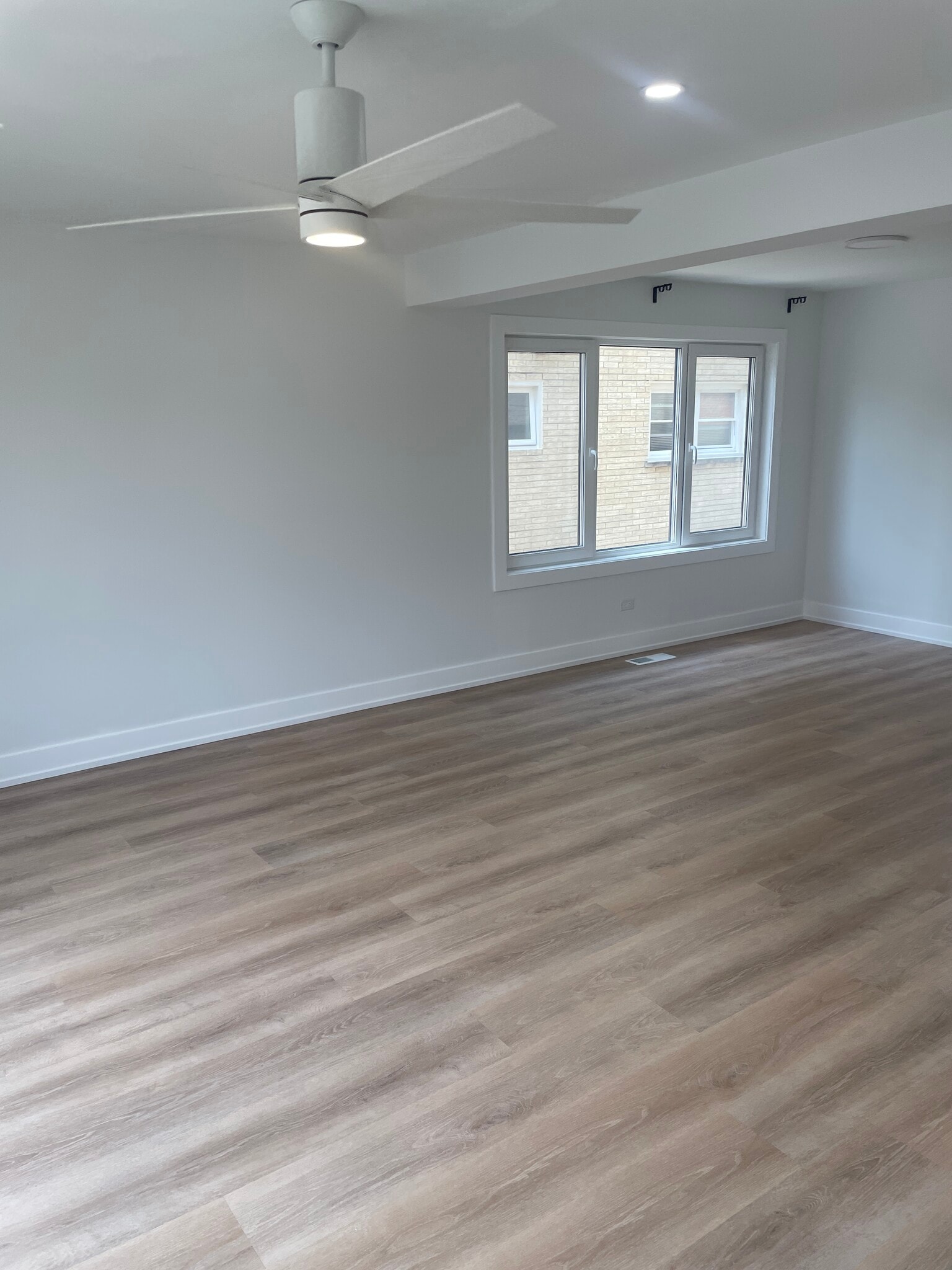 Building Photo - 7854 W Cahill Ter