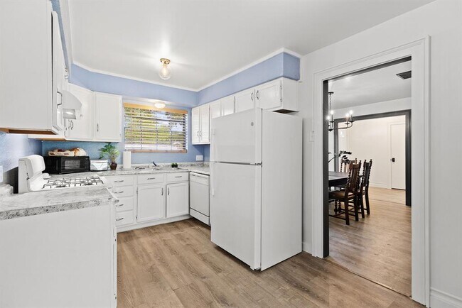 Building Photo - 600 Pin Tail Ln