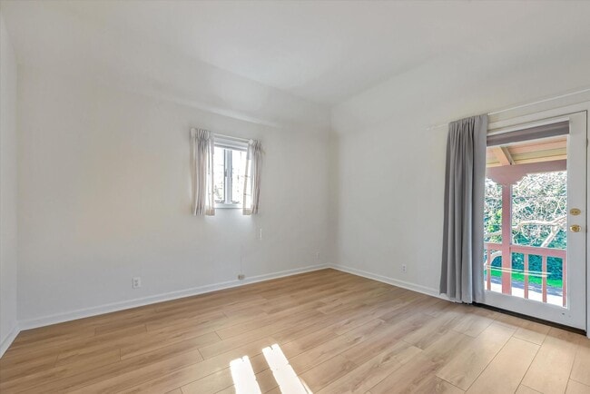 Building Photo - Spacious Townhome in Palo Alto