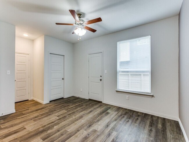 Building Photo - 3331 Brambleton Hill Pl.