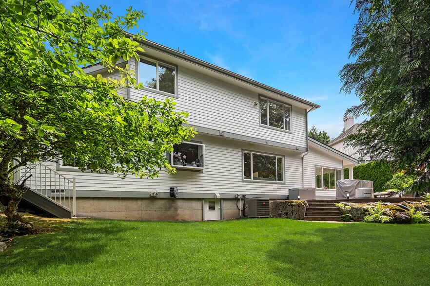 Building Photo - 16534 SE 58th Pl
