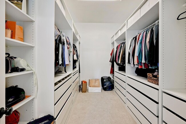 Building Photo - 4303 Woodledge Pl