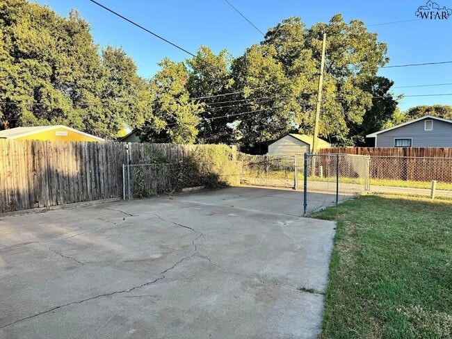 Building Photo - 4130 Lavell Ave
