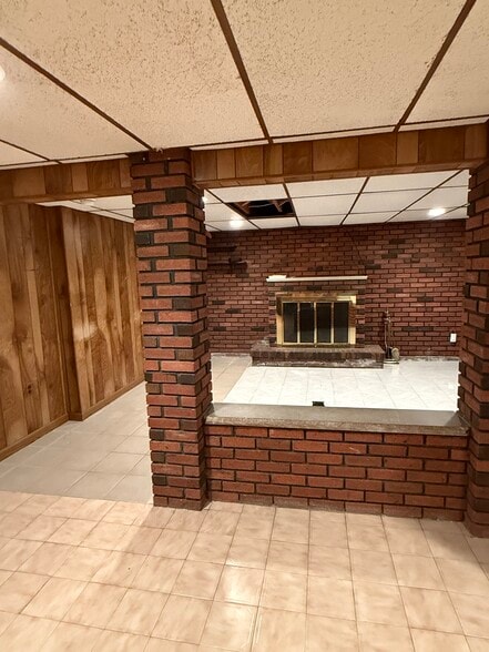 Building Photo - 458 Midland Ave