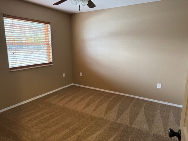 Building Photo - KU1-Broadway Duplex 1