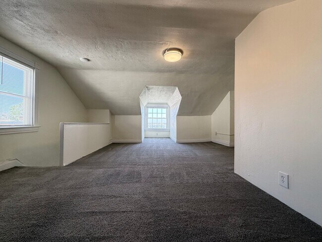 Building Photo - Updated 4BR / 2 Bath Home with off-street parking!