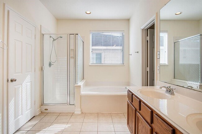 Building Photo - 19718 Summerlin Dr