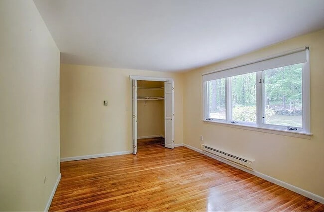 Building Photo - 15 Newbury Rd