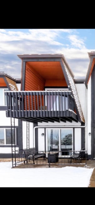 Building Photo - 326 14th Ave S