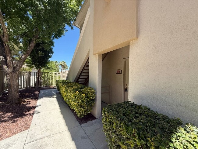 Building Photo - Renovated 2 Bedroom in Summerlin