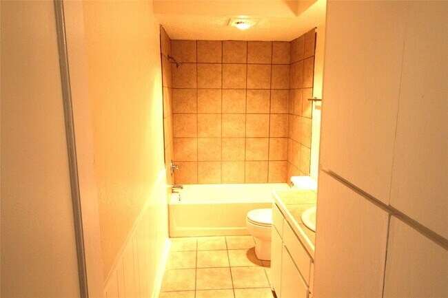 Building Photo - 304 Chalmette Dr