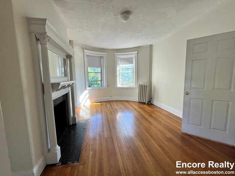 Building Photo - 1751 Beacon St