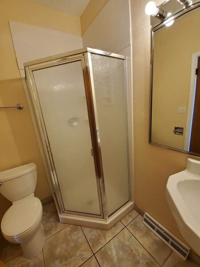17_Second Bath (3/4) - 230 Yale Pl