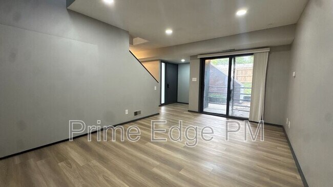 Building Photo - 1701 Ridgehaven Ct