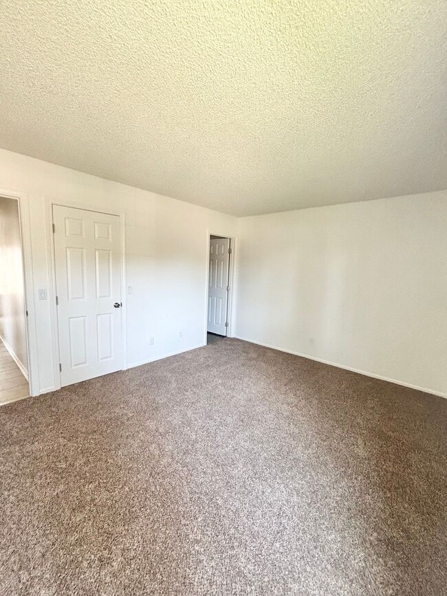 Building Photo - Beautiful Condo in the Village!