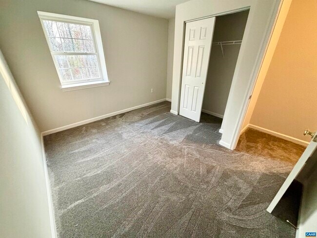 Building Photo - 460 Twinkling Springs Rd