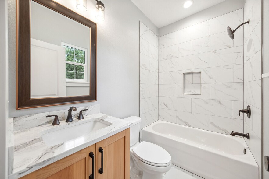 Building Photo - 444 Delaney Park Dr