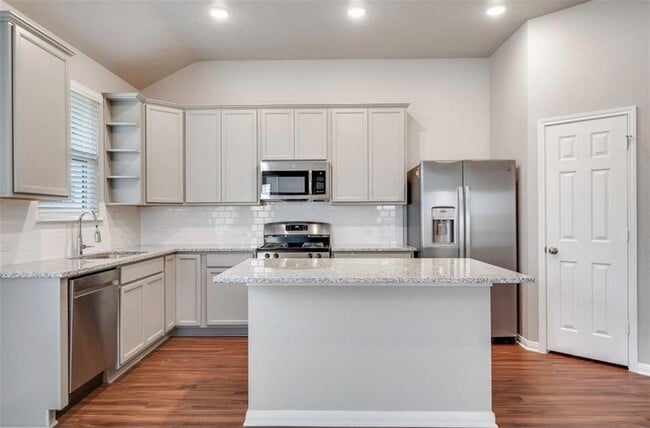 Building Photo - 1134 Tomball Downs Dr