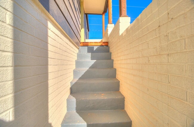 Building Photo - 3713 N Lee Ave