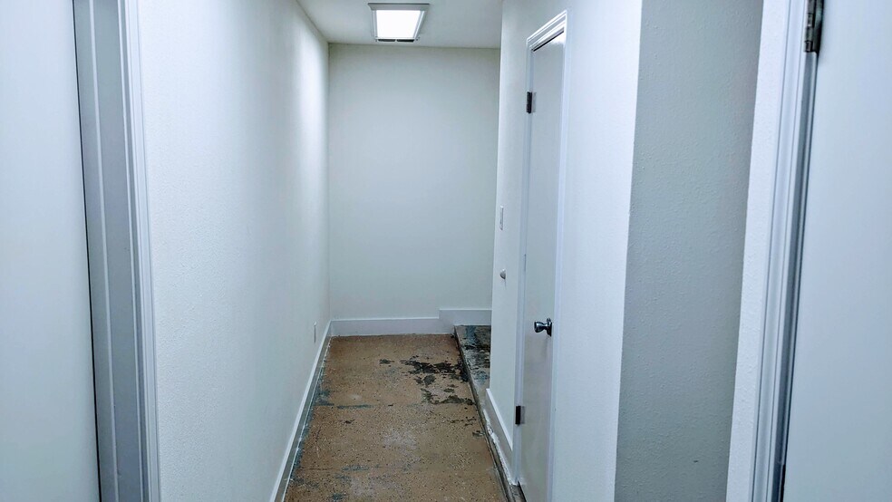 Building Photo - 13 Flamenco Cir