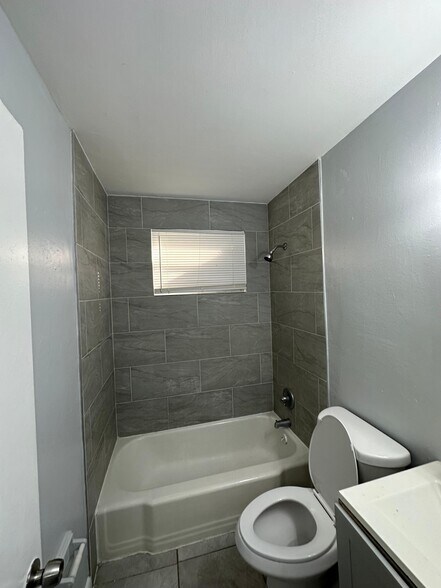 Building Photo - 2002 Palafox St