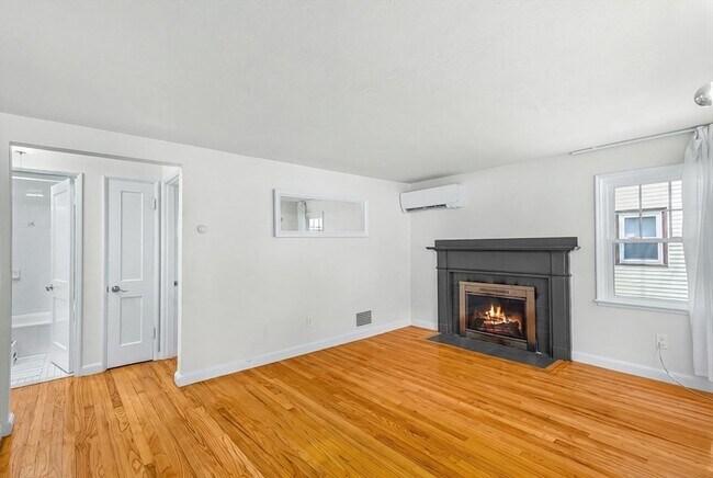 Building Photo - 567 Poplar St