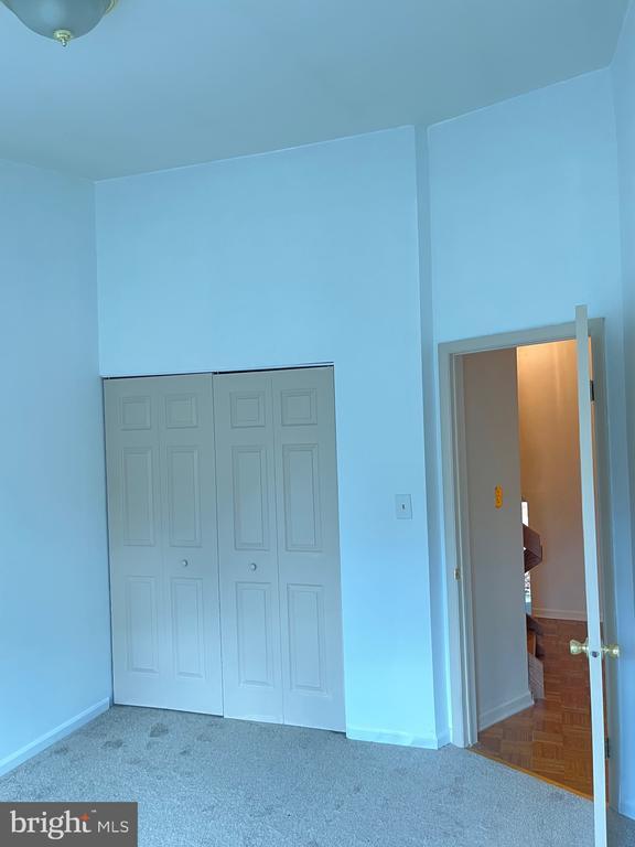 Building Photo - 70 Winged Foot Dr