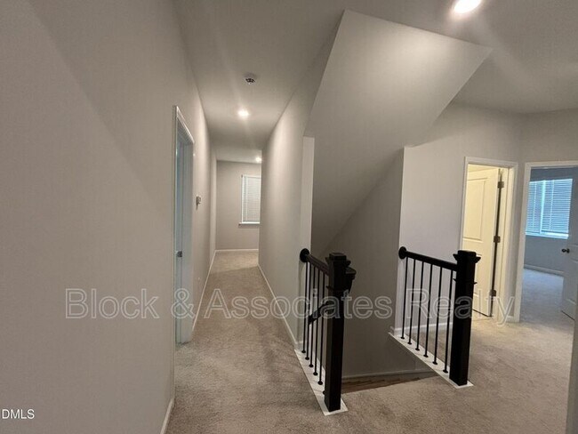 Building Photo - 2105 Goudy Dr