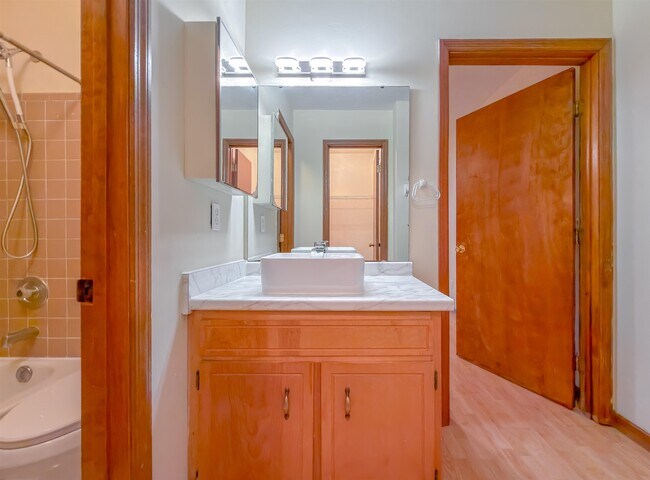 Building Photo - 1104 Greentree Ct