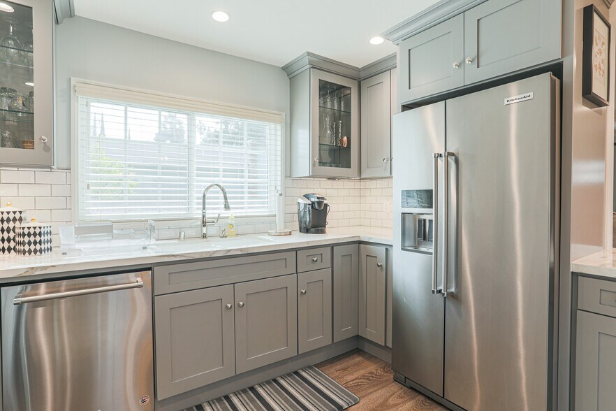 Building Photo - 4155 Edenhurst Ave