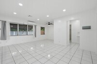 Building Photo - 1201 N Victoria Park Rd