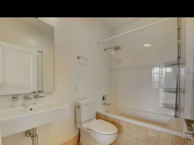 Building Photo - Contemporary Townhome Steps from Jefferson Park & LoHi!!
