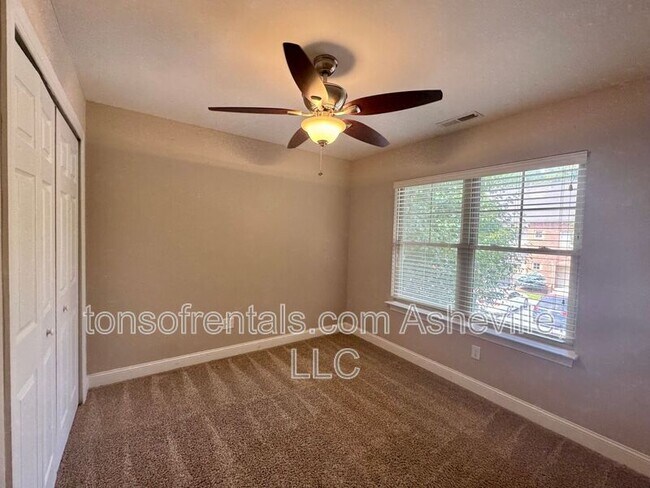 Building Photo - 252 Wash Creek Dr