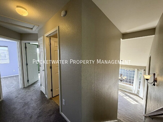 Building Photo - 2127 Mountain Iris Dr