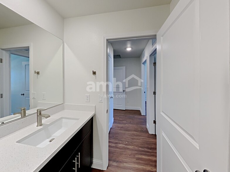 Building Photo - 719 Terrain Star Ave