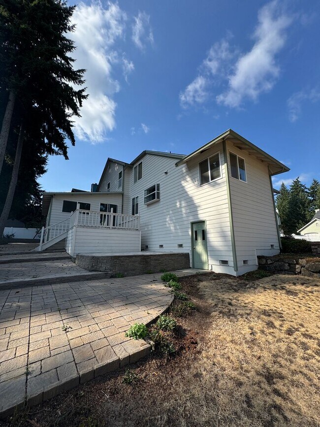 Building Photo - HEART OF SILVERDALE - 4BED 3 BATH HOME