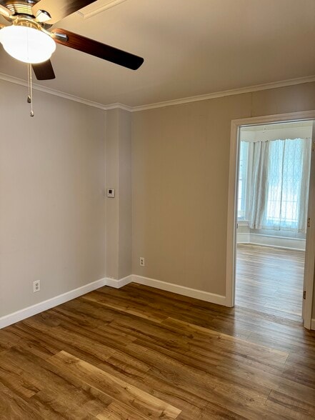 Building Photo - 220 Elm St